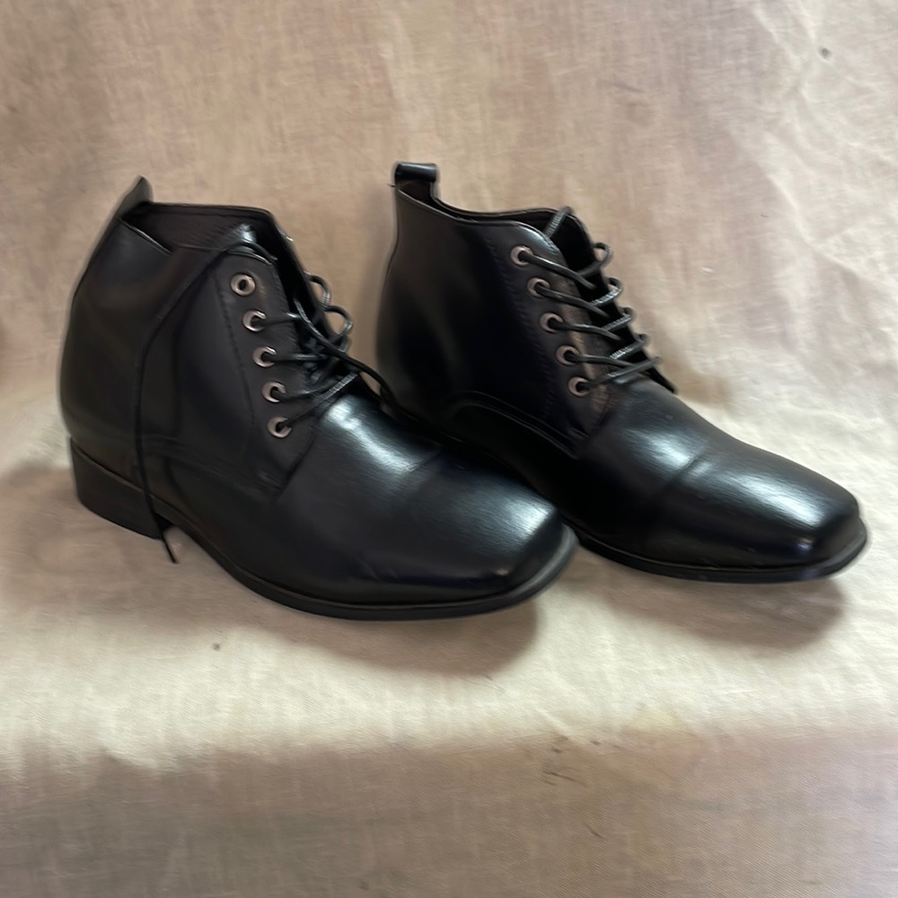 Classic Black Leather Lace-Up Derby Shoes